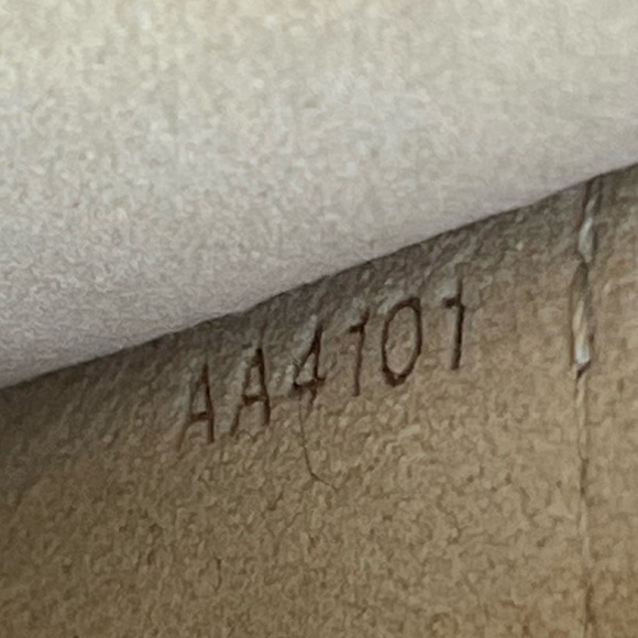 Louis Vuitton Milla clutch - Picture 13 of 13